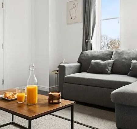 Arosa Escape- Modern2 Bed Suite,sleeps 5,free Parking,ps4,kingbed,wifi,near Christies 公寓 *