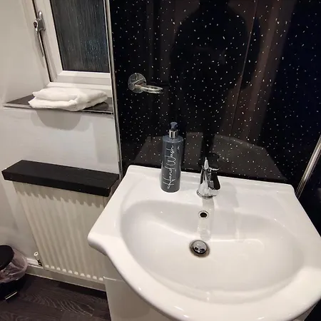 شقة Deluxe 4-bed Near Etihad & C0-0p Arena, Parking X 2 Cars Or Vans, Sleeps 9 مانشستر