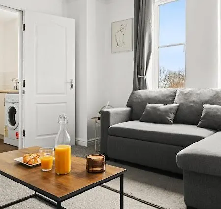 Arosa Escape- Modern2 Bed Suite,sleeps 5,free Parking,ps4,kingbed,wifi,near Christies *