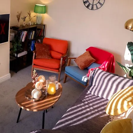 Near Uni And Hospital - Long - Fast Wi-fi - 15 Mins To Apartment *