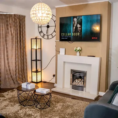 Apartman Modern & Spacious 4-bedroom In Crumpsall *
