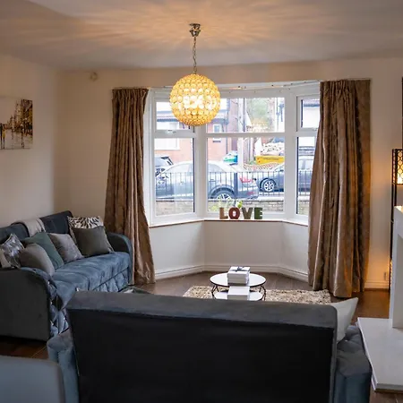 Apartman Modern & Spacious 4-bedroom In Crumpsall Manchester