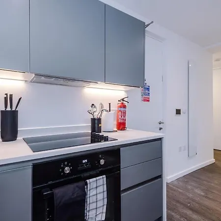 Stylish 1br Near Centre Salford Lägenhet