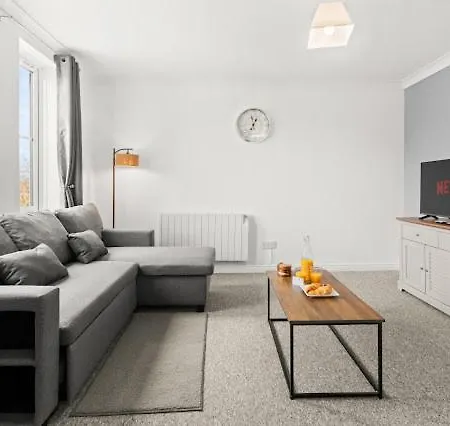 Arosa Escape- Modern2 Bed Suite,sleeps 5,free Parking,ps4,kingbed,wifi,near Christies *