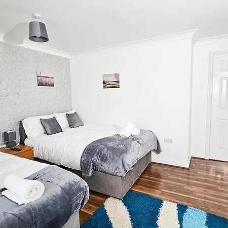 Appartement Deluxe 4-bed Near Etihad & C0-0p Arena, Parking X 2 Cars Or Vans, Sleeps 9