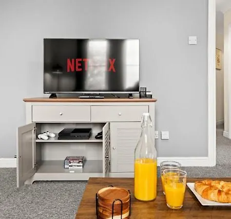 Arosa Escape- Modern2 Bed Suite,sleeps 5,free Parking,ps4,kingbed,wifi,near Christies 曼彻斯特