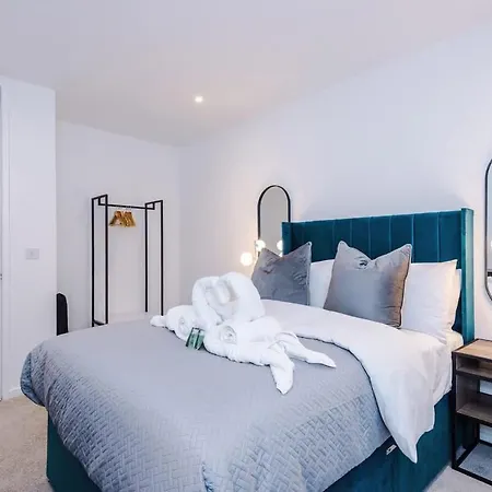 Stylish 1br Near Centre Salford