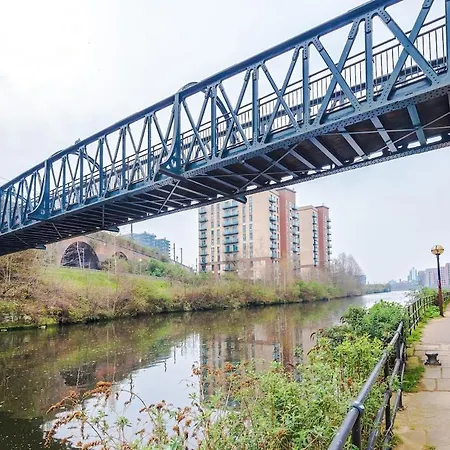 Stylish 2 Bedroom, 2 Bathroom With Free Parking * Manchester