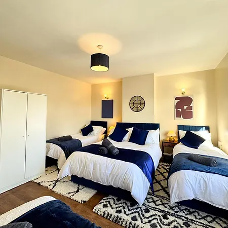 Near Uni And Hospital - Long - Fast Wi-fi - 15 Mins To *