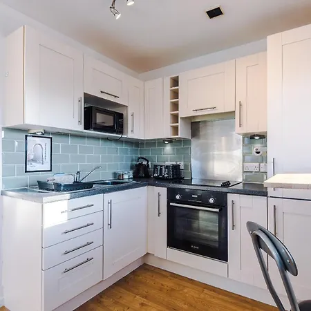 Stylish Mcr 1br Etihad Coop Live Parking *