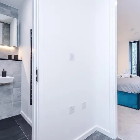 Stylish 1br Near Centre Salford Lägenhet *