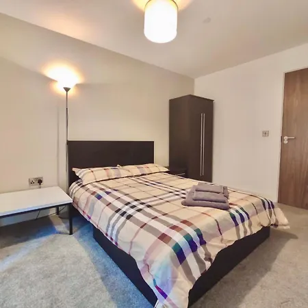 Modern Near Oxford Road, Centre Daire