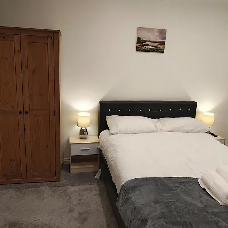 아파트 Deluxe 4-bed Near Etihad Stadium & C0-0p Arena, Sleeps 9 *