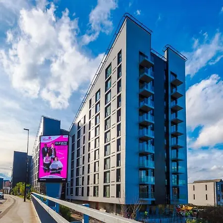 Stylish 1br Near Centre Salford Lägenhet