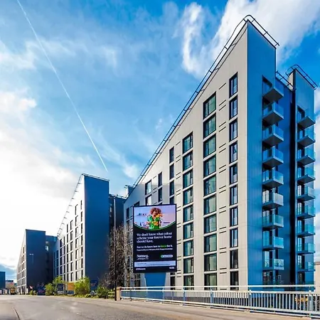 Stylish 1br Near Centre Salford