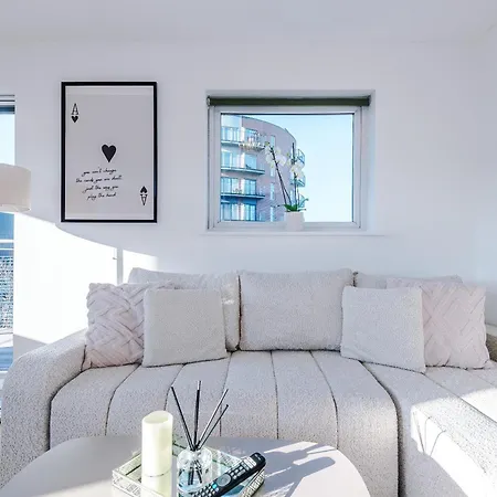 Apartamento Stylish Mcr 1br Etihad Coop Live Parking