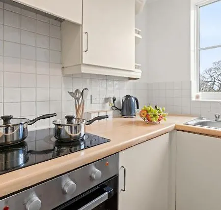 Arosa Escape- Modern2 Bed Suite,sleeps 5,free Parking,ps4,kingbed,wifi,near Christies *