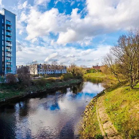 Stylish 1br Near Centre Salford *
