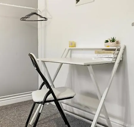 Arosa Escape- Modern2 Bed Suite,sleeps 5,free Parking,ps4,kingbed,wifi,near Christies * 曼彻斯特