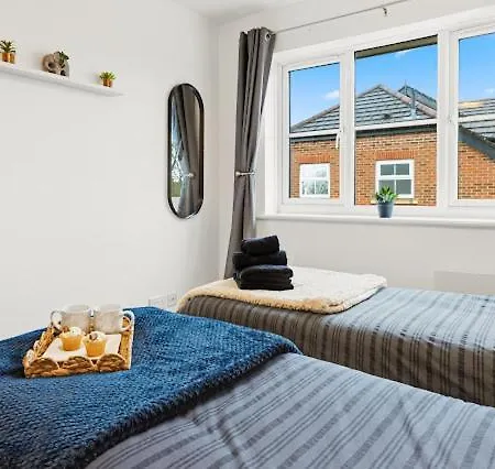 Arosa Escape- Modern2 Bed Suite,sleeps 5,free Parking,ps4,kingbed,wifi,near Christies