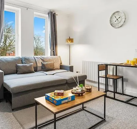 Arosa Escape- Modern2 Bed Suite,sleeps 5,free Parking,ps4,kingbed,wifi,near Christies 公寓