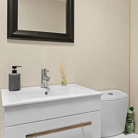 Modern 4 Bedroom House For 9 Guests With Free Parking By The Cosy Corner Nationwide 아파트 맨체스터