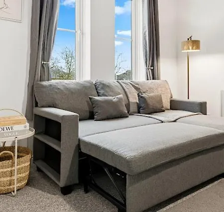 Arosa Escape- Modern2 Bed Suite,sleeps 5,free Parking,ps4,kingbed,wifi,near Christies