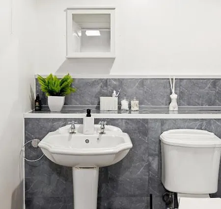 Arosa Escape- Modern2 Bed Suite,sleeps 5,free Parking,ps4,kingbed,wifi,near Christies * 曼彻斯特