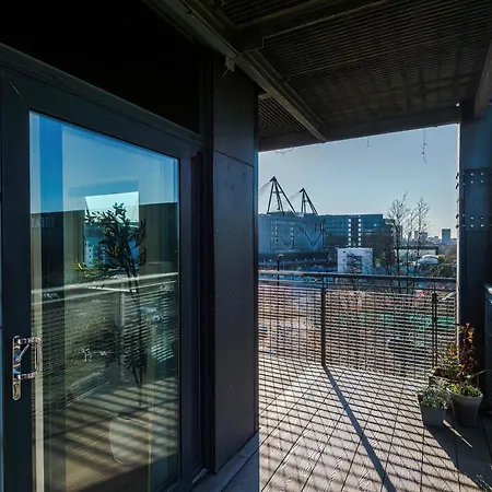 Stylish Mcr 1br Etihad Coop Live Parking Apartman *