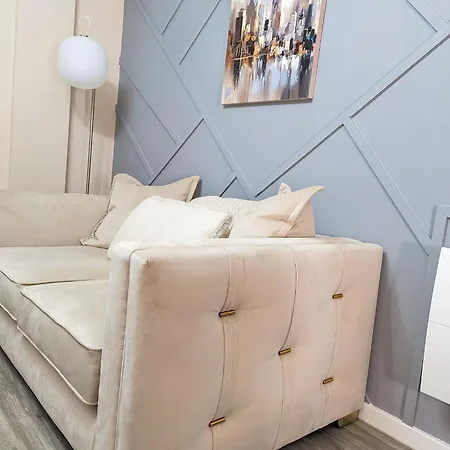 شقة Entire 2 Bedroom And 2 Bathroom In -free Underground Parking مانشستر