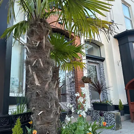 Guest house Hendham House - Near Etihad Stadium, Coop Live Arena, Ao Arena, Piccadilly Train Station & Centre Manchester