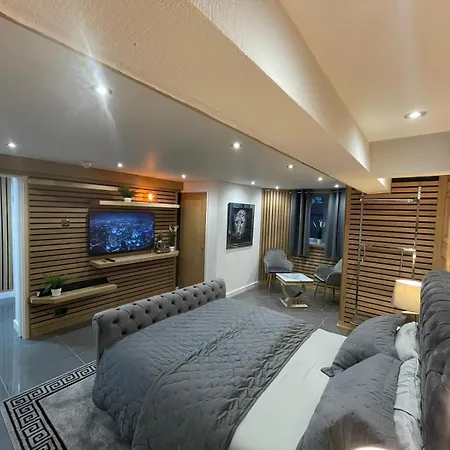 Hendham House - Near Etihad Stadium, Coop Live Arena, Ao Arena, Piccadilly Train Station & Centre بيت ضيافة 2*