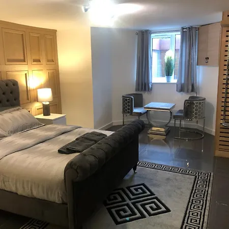 Penzion Hendham House - Near Etihad Stadium, Coop Live Arena, Ao Arena, Piccadilly Train Station & Centre 2*