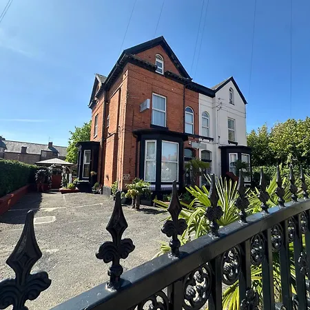 Guest house Hendham House - Near Etihad Stadium, Coop Live Arena, Ao Arena, Piccadilly Train Station & Centre Manchester