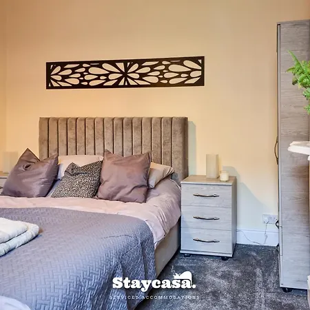 Spacious 5br In Leafy Withington Nyaraló *