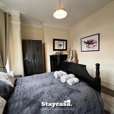 Spacious 5br In Leafy Withington Manchester