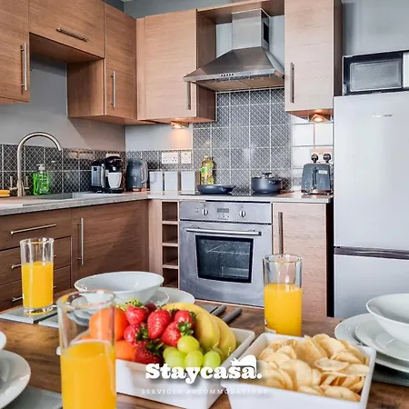 Luxury Sportcity Amazing Views With Parking Apartment