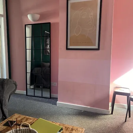 The Hive 2-bed With Kitchen And Private Bathroom In Lively Monton Village - Sleeps 4 - Free Wifi - Parking Nearby Apartamento Mánchester