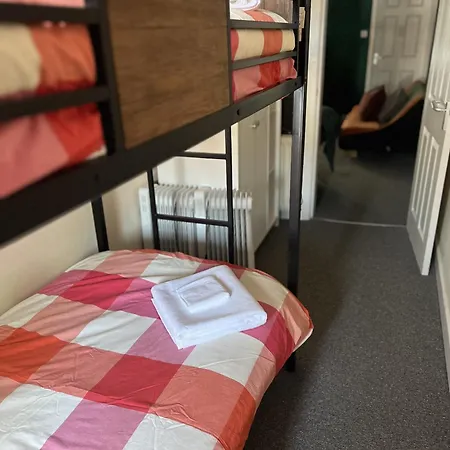 Apartman The Hive 2-bed With Kitchen And Private Bathroom In Lively Monton Village - Sleeps 4 - Free Wifi - Parking Nearby Manchester