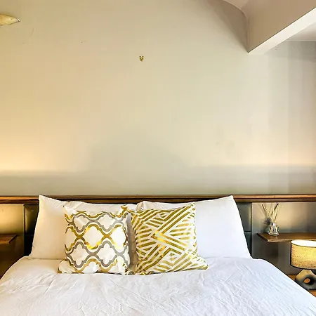 5br Jacuzzi, Garden & Parking *