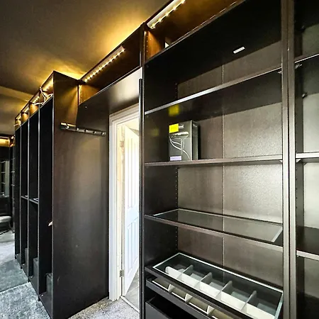 5br Jacuzzi, Garden & Parking Prázdninový dům Manchester