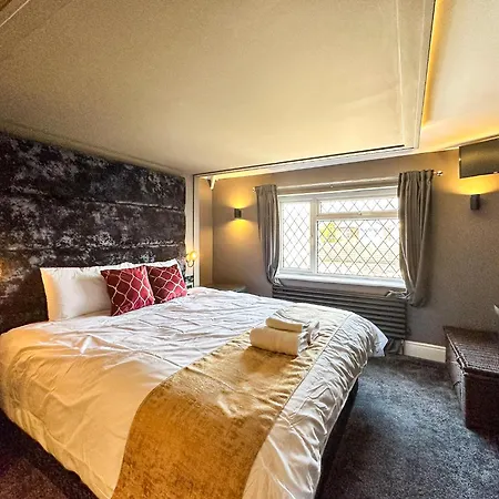 5br Jacuzzi, Garden & Parking *