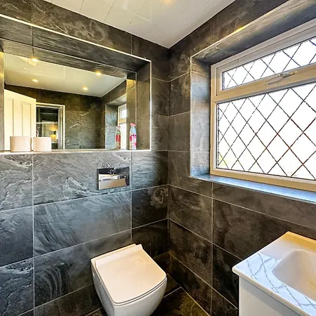 Casa vacanze 5br Jacuzzi, Garden & Parking *
