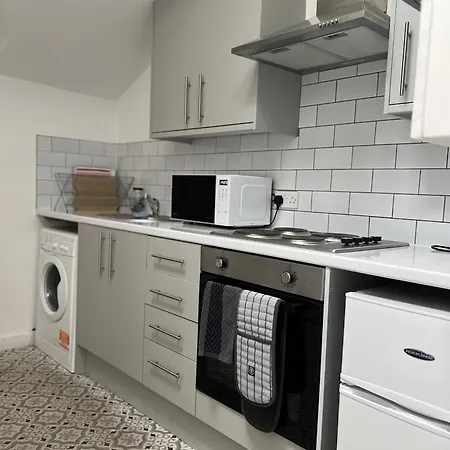 Apartman The Hive 2-bed With Kitchen And Private Bathroom In Lively Monton Village - Sleeps 4 - Free Wifi - Parking Nearby