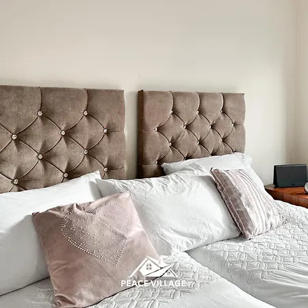 Ashton Co-living - Private Self-cater Manchester