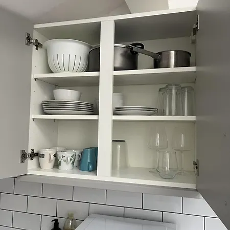 The Hive 2-bed With Kitchen And Private Bathroom In Lively Monton Village - Sleeps 4 - Free Wifi - Parking Nearby
