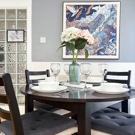 Spacious 2br 2ba Centre Sleeps 5 Apartmán