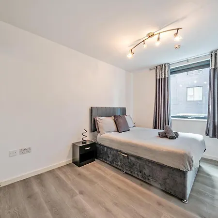 Spacious 2 Double Bedroom Near Centre, Salford * Manchester