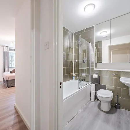 Apartman Spacious 2 Double Bedroom Near Centre, Salford *