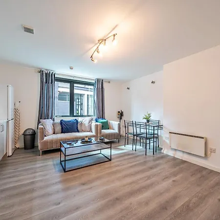 Spacious 2 Double Bedroom Near Centre, Salford * Mánchester